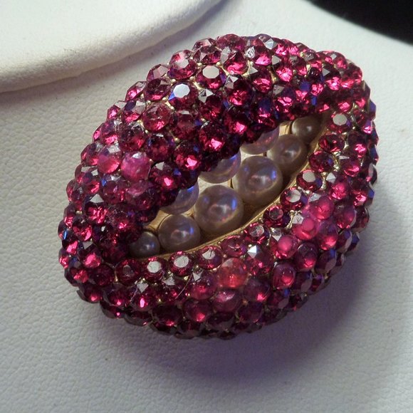 COPY - SALVADOR DALI MAE WEST INSPIRED RUDY RED LIPS BROOCH 2002 - Picture 5 of 8